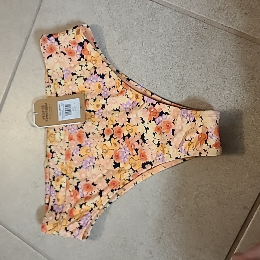 Billabong NWT floral bathing suit bottoms Medium size 10